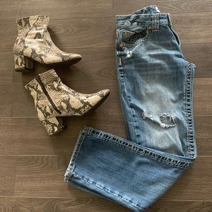 Aeropostale Kylie Distressed Boyfriend Jeans
